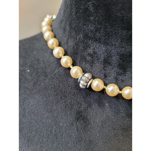 Women's Cream Pearl Beaded Necklace With Antique Silver Crown Shaped Lock - Picture 4 of 6